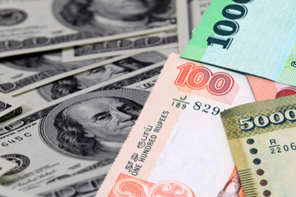 அமெரிக்க டொலருக்கு எதிராக ரூபாவின் பெறுமதியில் ஏற்பட்டுள்ள மாற்றம் | Sri Lankan Rupees Falls Agaist Dollar Dollar Rate