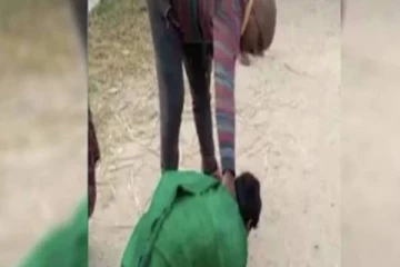 தனக்கு வாக்களிக்காதவர்களை எச்சிலை நக்க வைத்து கொடுமை - தேர்தலில் தோற்றவர் வெறியாட்டம்