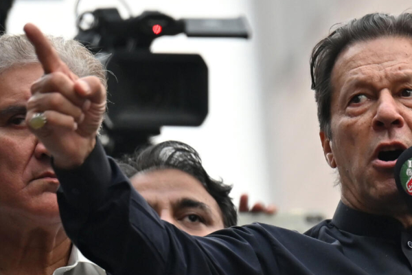 இம்ரான்கான் உயிருக்கு ஆபத்து! வெளியான பரபரப்பு அறிக்கை.. | Imran Khan From Rawalpindi Jail Confined In Cage