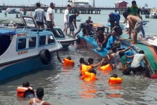 ஏரியில் படகு கவிழ்ந்து விபத்து; 33 பேர் நீரில் மூழ்கி பலி