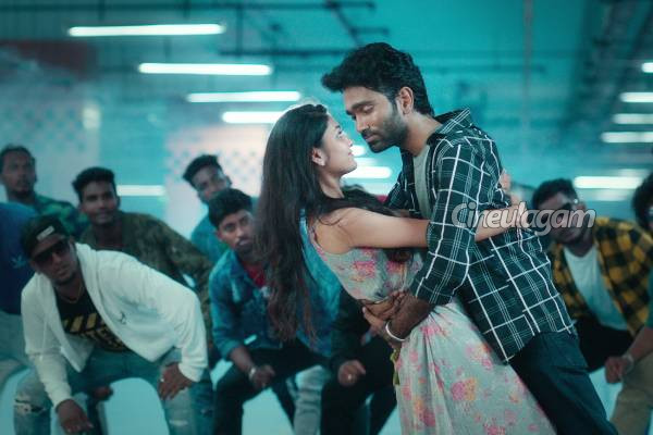 ஹிமாலய வெற்றி பெற்ற பிரதீப் ரங்கநாதனின் லவ் டுடே படத்தின் மொத்த வசூல்.. எவ்வளவு? | Love Today Movie Box Office Details