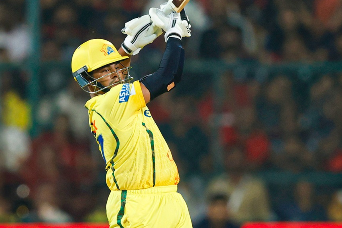 தொடர் தோல்விகளால் திணறும் சென்னை சூப்பர் கிங்ஸ்! புள்ளிப்பட்டியலில் கடைசி இடம் | Csk Vs Rcb Score Updates