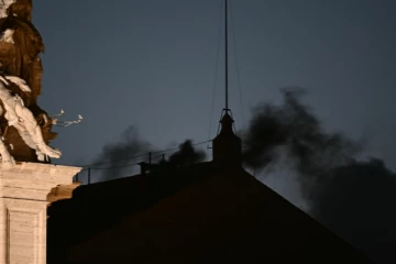 புதிய பாப்பரசர் தெரிவில் மீண்டும் கரும்புகை