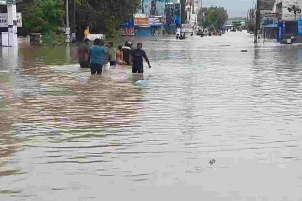 வெள்ளத்தில் சிக்கிய ஆப்கானிஸ்தான் - 95 பேர் பலியான பரிதாபம்! | Floods In Afghanistan 95 Dead
