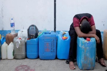 மண்ணெண்ணெய் விநியோகம் இல்லை: வரிசையில் பொதுமக்கள்