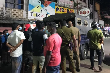 வறுமையின் கோரம்! ஆடைகளைத் திருடும் நிலையில் மக்கள் - தமிழர் பகுதியில் நடந்த துயரம் (படங்கள்)