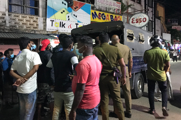 வறுமையின் கோரம்! ஆடைகளைத் திருடும் நிலையில் மக்கள் - தமிழர் பகுதியில் நடந்த துயரம் (படங்கள்) - ஐபிசி தமிழ்