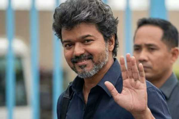 கருப்பு சட்டை டூ வெள்ளை சட்டை? சிபிஐ விசாரணையால் மிரண்டுபோனரா தவெக தலைவர்.. | White Shirt Sparks Debate Vijay S Cbi Appearance