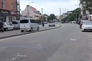 ඉන්ධන අර්බුදය නිසා මහ පාරේ සිදුවුණු විශාල වෙනස .. (VIDEO)