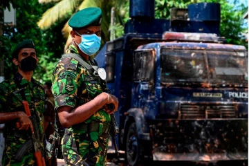 ஜனாதிபதி மாளிகைக்கு முன் குவிக்கப்படும் இராணுவத்தினர் (Video)