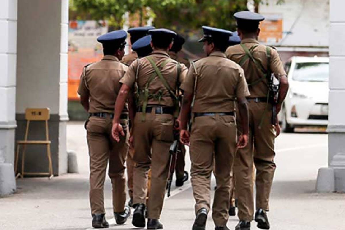 யாழில் நீதிமன்றம் சென்று திரும்பிய மனைவி, சகோதரன் மீது கணவன் கத்திக்குத்து | Husband Stabs Wife And Brother In Jaffna