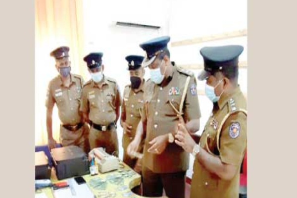 போலி நாணயத்தாள்களுடன் சிக்கிய பல்கலைகழக மாணவன் - மடக்கி பிடித்த காவல்துறையினர் | Fack Currency Suspects Arreste