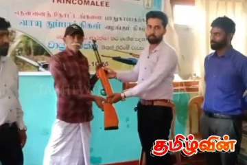 திருகோணமலையில் துப்பாக்கிகள் வழங்கி வைப்பு!