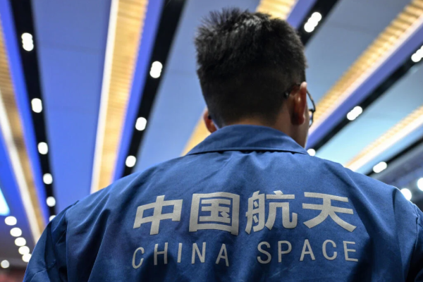 இளம் வீரருடன் நான்கு எலிகளையும் விண்வெளிக்கு அனுப்பும் சீனா | China To Send Four Mice Into Space With Astronaut இளம் வீரருடன் நான்கு எலிகளையும் விண்வெளிக்கு அனுப்பும் சீனா | China To Send Four Mice Into Space With Astronaut