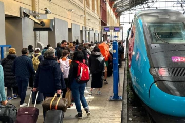 பிரான்ஸில் ஓடும் தொடருந்தில் குழந்தை பெற்ற பெண்!