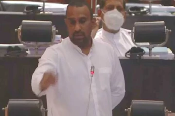 கொள்ளையிட்டு கட்டிய வீடுகளை தீ வைத்தது நியாயமானது:சமிந்த விஜேசிறி