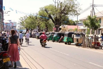 யாழில் 19 வயது யுவதியின் மோசமான செயல்!
