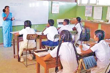 கல்வி அமைச்சு ஆசிரியர்களுக்கு அழுத்தம் கொடுப்பதாக குற்றச்சாட்டு