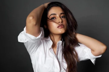 பிரியங்கா மோகன் ட்ரெண்டி லுக் போட்டோஷூட்