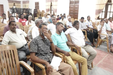 ஆலையடிவேம்பில் ஏக்கருக்கு 15 லீட்டர் டீசல் வழங்க நடவடிக்கை(Photo)