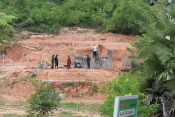 திருகோணமலையில் தடையுத்தரவை மீறி கட்டப்படும் விகாரை (Photos)