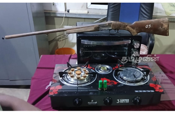 மட்டக்களப்பில் துப்பாக்கி உள்ளிட்ட பொருட்கள் திருட்டு - 3 பேர் கைது | 3 Suspects Arresed At Batticaloa மட்டக்களப்பில் துப்பாக்கி உள்ளிட்ட பொருட்கள் திருட்டு - 3 பேர் கைது | 3 Suspects Arresed At Batticaloa