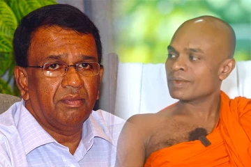 விடுதலைப்புலிகளின் அரசியல்துறை பொறுப்பாளரை பாராட்டும் பௌத்த துறவி