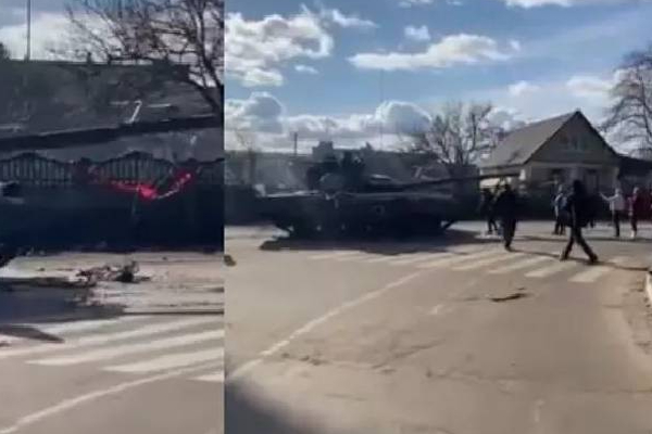 ரஷ்ய பீரங்கிகளை துணிந்து தடுத்து நிறுத்தும் உக்ரைனிய மக்கள்! வைரலாகும் காட்சி | Russia Troops Danks Resistance Ukrainian War