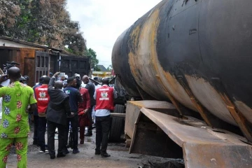 கோர விபத்தில்  குழந்தைகள் உள்பட 20 பேர் உடல் கருகி பலி