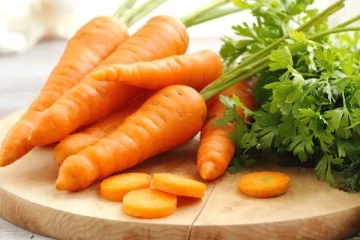 கேரட்டில் இருக்கும் பக்க விளைவுகள்: யாரெல்லாம் கேரட் சாப்பிடக்கூடாது தெரியுமா?