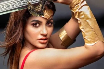 இந்த சவகாசம் இன்னும் விடலையா? நடிகர் மகனுடன் யாஷிகா ஆனந்த்...