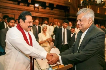 மகிந்த தலைமையிலான மொட்டு கட்சியில் இணைந்தார் ரணில்