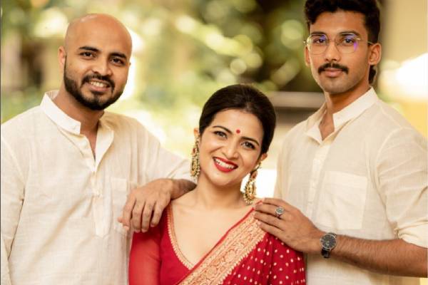 மருமகனுடன் அபுதாபி ஓட்டலில் தொகுப்பாளினி டிடி!! யாருடன் தெரியுமா!! | Anchor Dd Newyear Celebrate Sister Son In Abudhabi மருமகனுடன் அபுதாபி ஓட்டலில் தொகுப்பாளினி டிடி!! யாருடன் தெரியுமா!! | Anchor Dd Newyear Celebrate Sister Son In Abudhabi