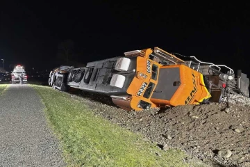 அமெரிக்காவில் வெவ்வேறு இடங்களில் தடம்புரண்ட இரண்டு ரயில்கள்: கசியும் டீசல் எரிபொருள்