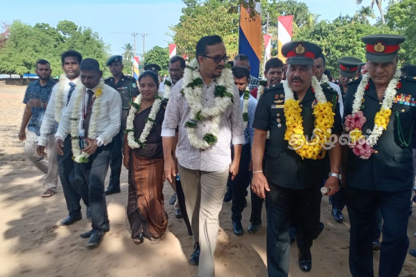 இராணுவத்தினரை பாராட்டிய சுனில் ஹந்துன்னெத்தி | Minister Sunil Handunnethi Commends The Military