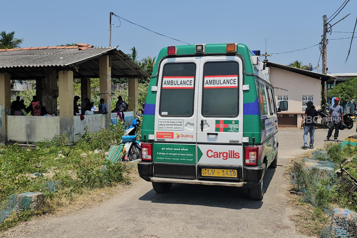 யாழில் படகு விபத்து...! நீரில் மூழ்கிய பலர் - மீட்பு நடவடிக்கை தீவிரம் | Jaffna Kurunagar Boat Capsizes One Dead