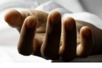 දෙඅත් රෙදි පටියකින් ගැටගසා අභිරහස් ලෙස කාන්තාවක් ජිවිතක්ෂයට.