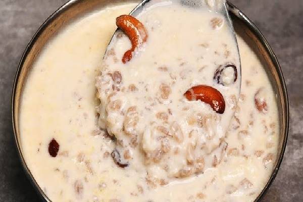 Milk Poha: வெறும் 10 நிமிடத்தில் ஆரோக்கியமான காலை உணவு | Tasty And Healthy Aval Paal Recipe In Tamil