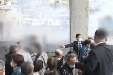 ජපාන අග්‍රාමාත්‍යවරයා සහභාගී වූ උත්සවයක් අතරතුර පිපිරිමක්.. (VIDEO)