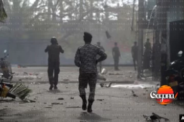 ලොකු කලබලයක් - ගෙට පැනල ගෙදරයි වාහන දෙකයි ගිනි තියලා