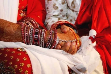 லண்டனில் தாய்ப்பாசத்திற்கு ஏங்கிய காதலன்: காதலினின் செயலால் வியப்பில் பலர்!