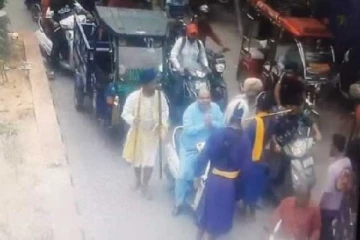 பட்டப்பகலில் சிவசேனா தலைவர் மீது வாள்வெட்டு : இந்தியாவில் பயங்கரம்