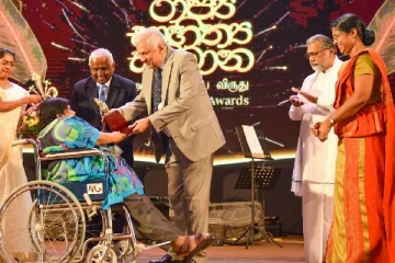 அரச இலக்கிய விருது வழங்கும் விழா-தமிழருக்கு சாகித்திய ரத்னா விருது