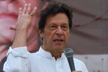 பிரதமர் பதவியை இழந்த இம்ரான் கான் - வெளிநாடு தப்பிச் செல்ல திட்டம்?