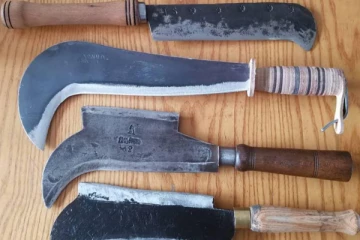 அரிவாள் வாங்க ஆதார் கார்டு கட்டாயம் -  காவல் துறை கிடுக்குப்பிடி