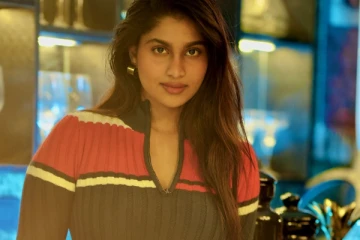 ட்ரெண்டி உடையில் பிக் பாஸ் ஷிவானி நாராயணன்.. அழகிய போட்டோஷூட்