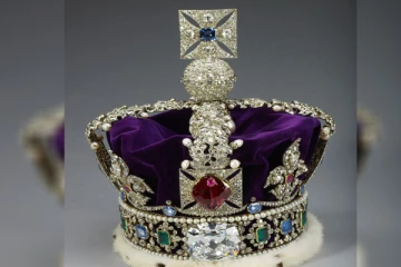 மன்னர் சார்லசுடைய முடிசூட்டு விழாவுக்காக வரலாற்றுச் சிறப்பு மிக்க கிரீடத்தில் செய்யப்படும் மாற்றம்