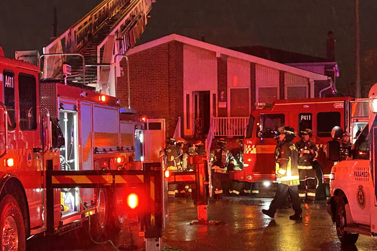 கனடாவின் நோர்த் யார்க்கில் இடம்பெற்ற கோர தீ விபத்து | Two Dead After House Fire In North York