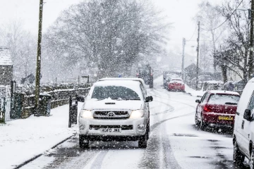 பிரித்தானியாவை அச்சுறுத்தும் பனிப்புயல் - உறைபனியில் மூழ்கப்போகும் நகரங்கள்