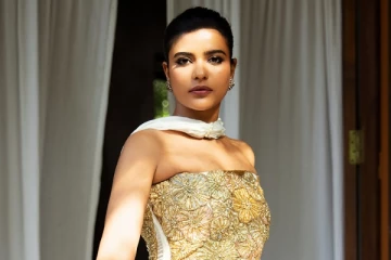 நடிகை ஐஸ்வர்யா ராஜேஷ் ட்ரெண்டி உடையில் ஹாட் போஸ்